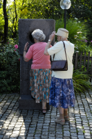 Small Singing Stone with pedestal
