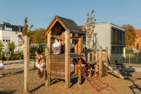 Platform hut with roof, floor height 150 cm