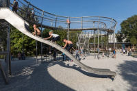 Slide with 1 shaft with raised side panels, width 45 cm, mounting height 300 cm