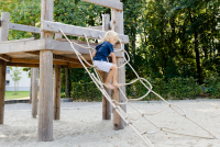 Inclined climbing net for platform, mounting height 150 cm