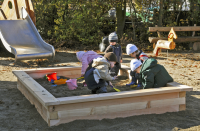 Sandpit with all-round seat, 190 cm x 250 cm 