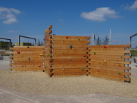 Climbing wall with 4 elements