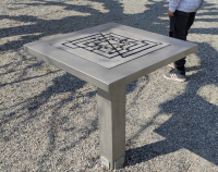 Mill table with firmly anchored stones - Table