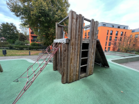 Inclined climbing net for square tower, mounting height 150 cm