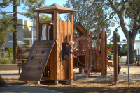 Vertical climbing net with slide bar for platform