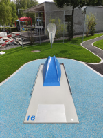 Minigolfbahn 18 Sprungschanze mit Reuse